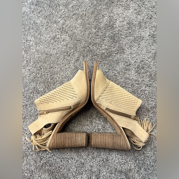 Gianni Bini Peep Toe Tassled Heels - Picture 5 of 8